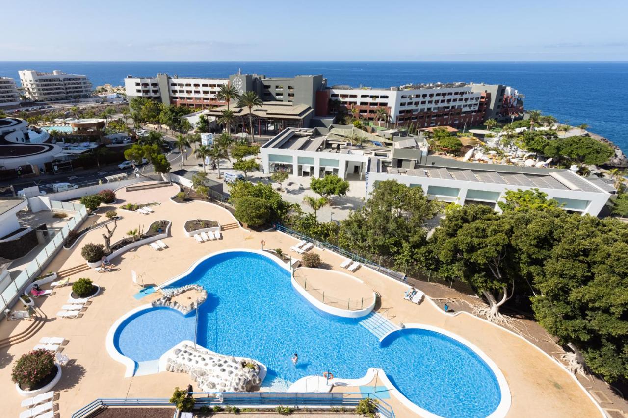 Imagen de las vistas al mar y piscina
